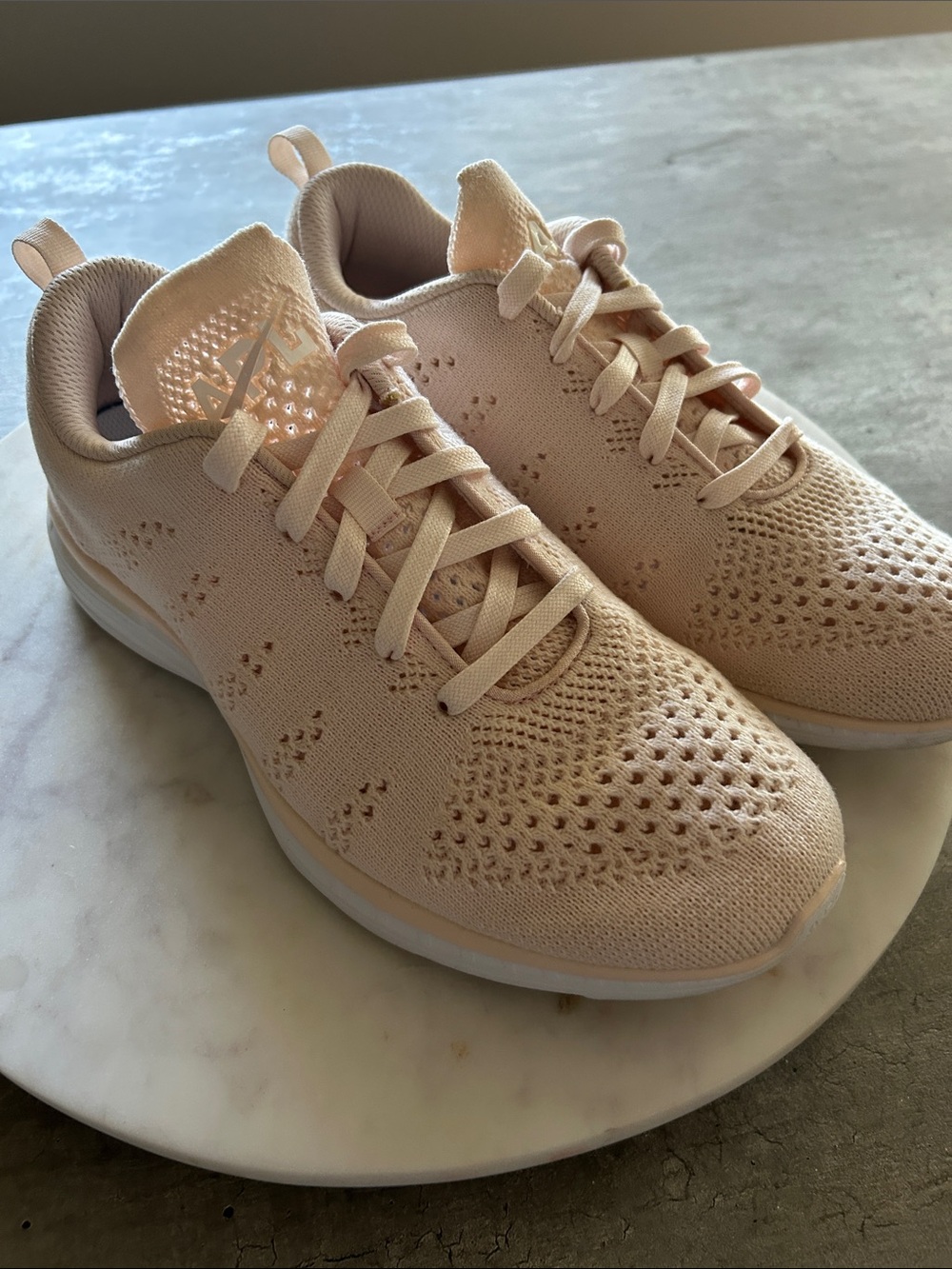 APL TechLoom pro  Knit Trainer in Rose Dust Women’s size 9
